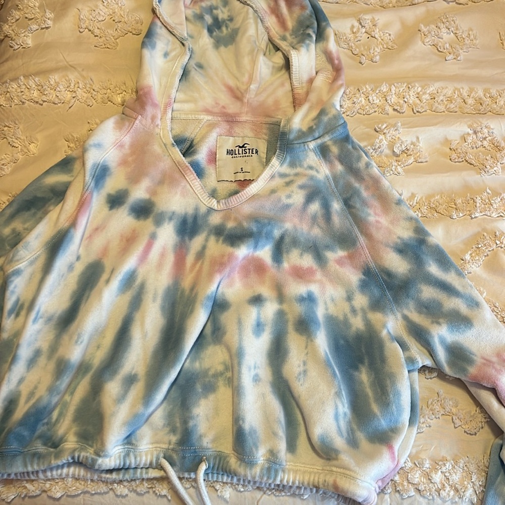 Hollister cropped tye dye sweatshirt